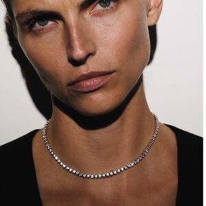 Dorsey James bezel necklace 16 inch in very good condition,